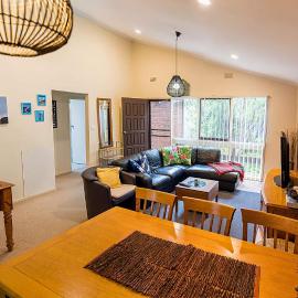 Holiday Home in the Heart of Anglesea، فندق في أنغيليسي