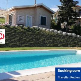 Tre Laghi Countryhouse Cottage with pool,views
