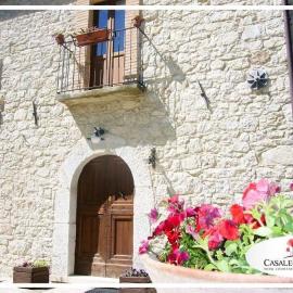 Casa Majella di Casale Corneto, готель у місті Bomba