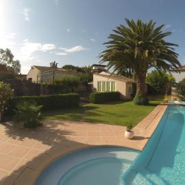 GITE MEUBLE POUR 1,2,3,4 PERS AVEC PISCINE à PARTAGER, hotel v destinaci Agde