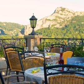 Logis Hotel Restaurant La Porte des Cévennes, hótel í Anduze