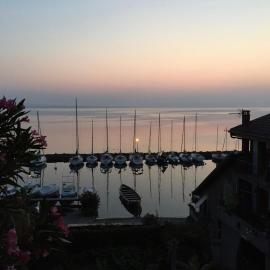 A Room with a View - Maisonnette dans bourg médiéval au bord du Lac Léman, Hotel in Yvoire