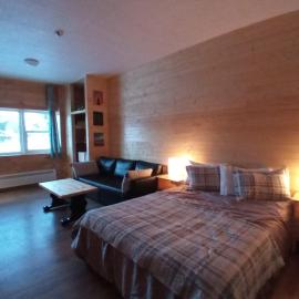 Schoolhouse Inn, хотел в Killaloe Station