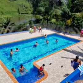 HOTEL EL POTRILLO، فندق في El Peñol