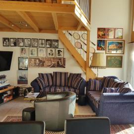 Neuwertige 3 ½ Zimmer-Wohnung in Zillis/Andeer, hotel in Zillis