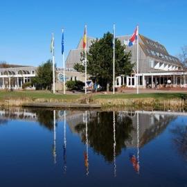 AMELAND-Appartement "ZEEDUIN", eigen KEUKEN, Zonnig TERRAS, Verwarmd ZWEMBAD, nabij DORP, DUINEN en STRAND, Hotel in Hollum