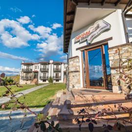 Paroraia, hotel em Ángistron