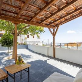 Home2Book Stunning Design House Arafo