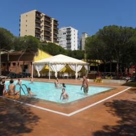 Camping Sabanell、ブラナスのホテル