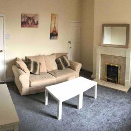Manchester Lounge 4/BR house Stockport Airport, hotel in Stockport