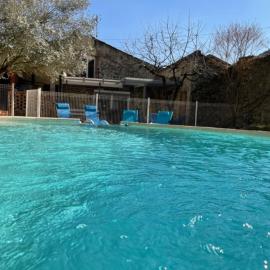 Gîte cévenol avec SPA et Piscine privatifs, хотел в Saint-Martin-de-Valgalgues