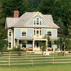 Laurel River Club Bed & Breakfast or LRCBNB, hotel en Dryfork