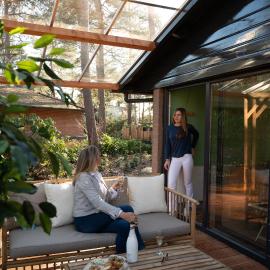 ZEN-bungalow NO 1 met Sauna en hottub, hotel din Rheezerveen