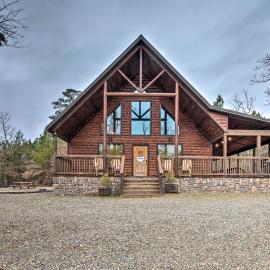 'Penny Lane Lodge' Broken Bow Cabin < 6 Mi to Lake