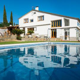 Casa Mirestany- Wonderful house with amazing views, מלון בבניולס
