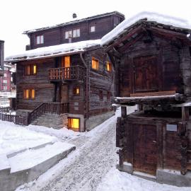 Ferienapartement Hinterdorf: Zermatt'ta bir otel