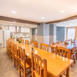 Iriñiken, amplia casa rural con barbacoa en Navarra, ξενοδοχείο σε Aras