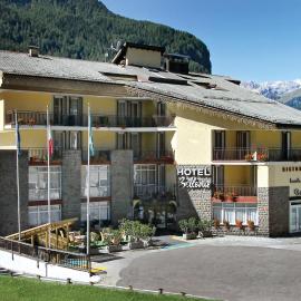 Hotel Bellevue, hótel í Canazei