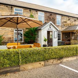 The Village Inn, hotel in Longframlington