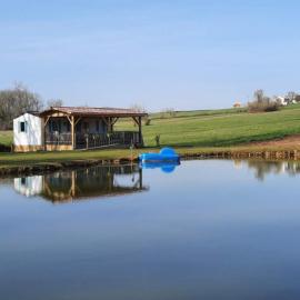 ETANG PRE DE LA FONT, hotel en Cercles