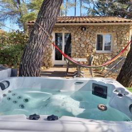 GITE AVEC SPA JACUZZI au cœur de Provence Côte d'Azur