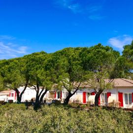 LES VOLETS ROUGES - Hôtel Cassis - Situé dans le Parc National des Calanques - Parking Gratuit, hotel en Cassis