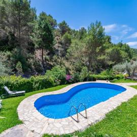 Casa Rosa, con encanto y piscina climatizada, hotel in Frigiliana