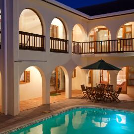 Penguino Guesthouse, hotel v mestu Hermanus