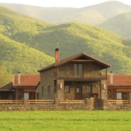 Ihnilatis, Hotel in Kerkíni