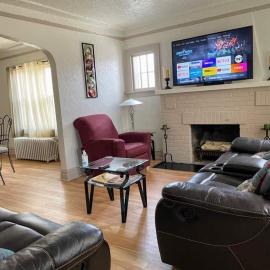 2 BR Apt near Great Lakes Naval Base and 6 Flags, hotel a Waukegan