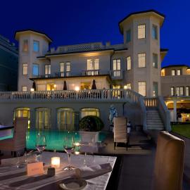 Hotel Carducci 76, hotel in Cattolica