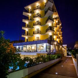 Hotel Mondial, hotel in Lido di Jesolo