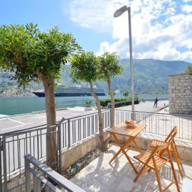 Cosy front line apt with sea access at your door step