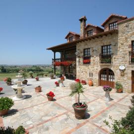 Hotel "Posada Finca EL SOLAR" " Gintonic- Bar -Terraza panorámica" – hotel w mieście Galizano