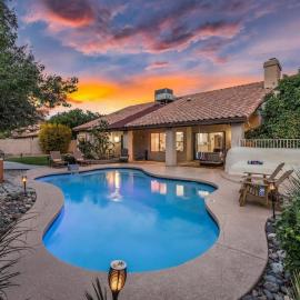 Beautiful Scottsdale Escape Heated Pool, Spa, & Putting Green