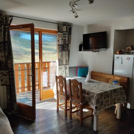 Chalet Le Telemark wifi fibre classé 3 étoiles garage parking extérieur privé travaux façade fin aout, khách sạn ở Thollon