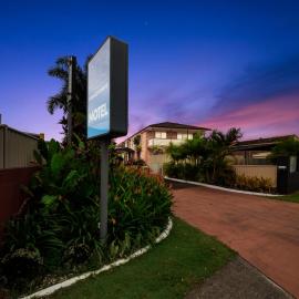 Kennedy Drive Boutique Motel & Nursery- Close To City Centre & Airport – hotel w mieście Tweed Heads