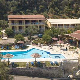 Villa Papoulas, hotel v mestu Liapades