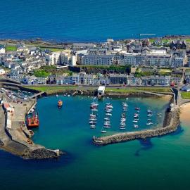 Causeway View perfect for large golf groups seafront central location, pet friendly, see dolphins