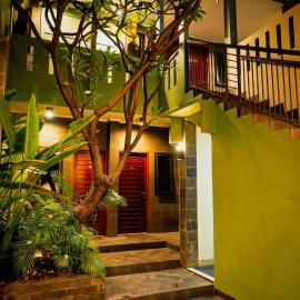 Rhiz Guest House Tebet, khách sạn ở Jakarta