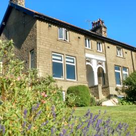 1 Bridge End & Garden