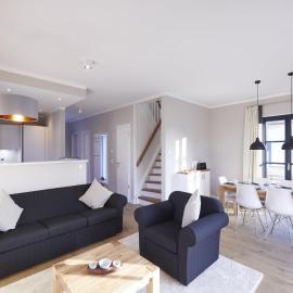 Reetland am Meer - Premium Reetdachvilla mit 3 Schlafzimmern, Sauna und Kamin F07 – hotel w mieście Dranske