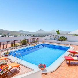 Modern Villa in Nazaret with Private Pool, hotel u gradu Nazaret