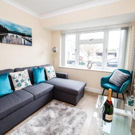 Central Windsor Stunning 4 Bedroom Spacious Modern House, hotell i Windsor