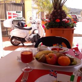 Viesnīca Hotel Villarosa con Vespa Rent pilsētā Sarroka