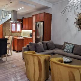 Alexandra's Home, hotel i Fira