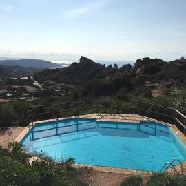 Casa di Maia, piscina, posto auto e giardino, hotel in Costa Paradiso