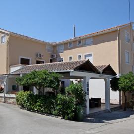 Apartments and Rooms Vesna Novalja