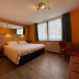 Hotel Les Arcades - La-Roche-en-Ardenne, готель у місті Ла-Рош-ан-Арден