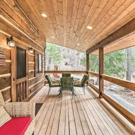 Reconnect with Nature at ‘Timber Creek’ Cabin!, hotel in Columbia Falls
